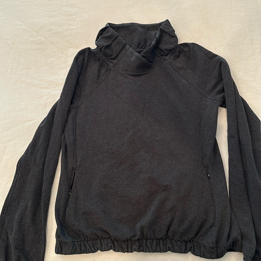 Lululemon charcoal pullover sweatshirt. Size 6